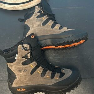 Salomon Contagrip Boots w/climaDry size 10